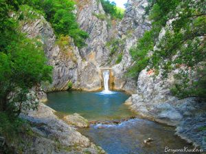 Сини вир, водопад, Медвен