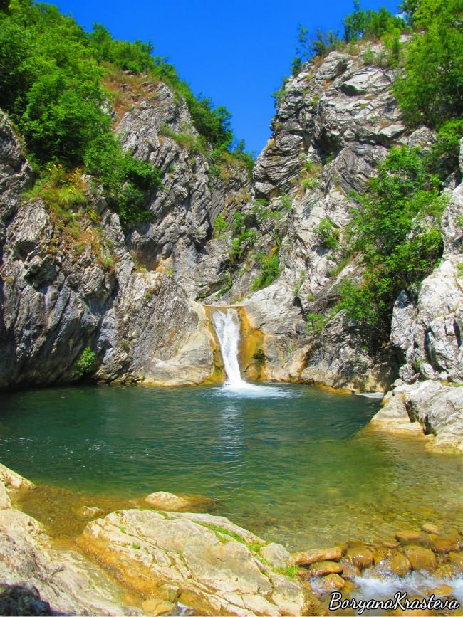 Синия вир – в нюанси и&nbsp;светлосенки