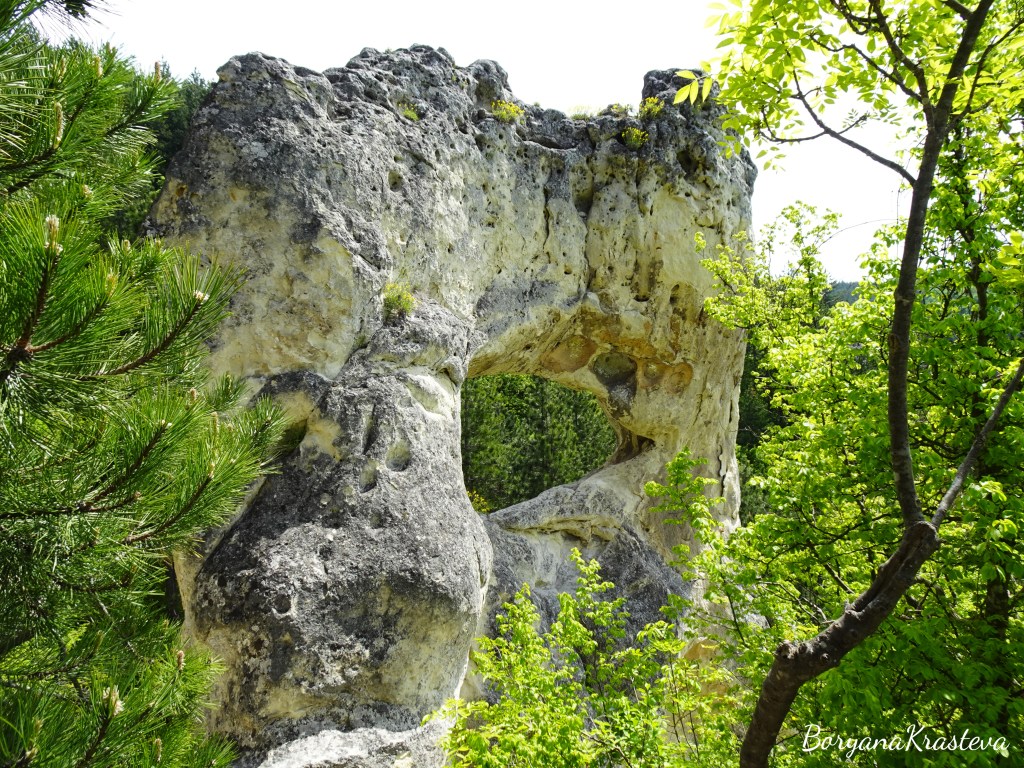 Окото на Осмар и скалните&nbsp;манастири