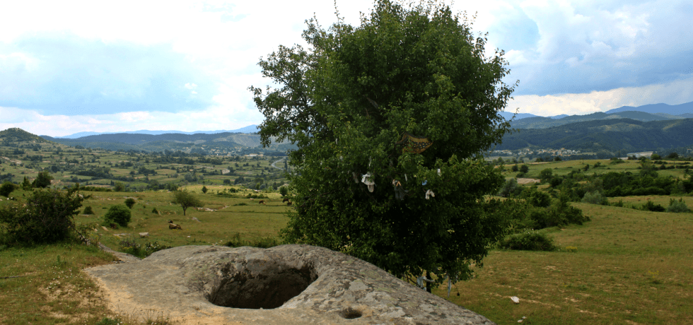 Дупчения камък, Родопи, лековит камък,