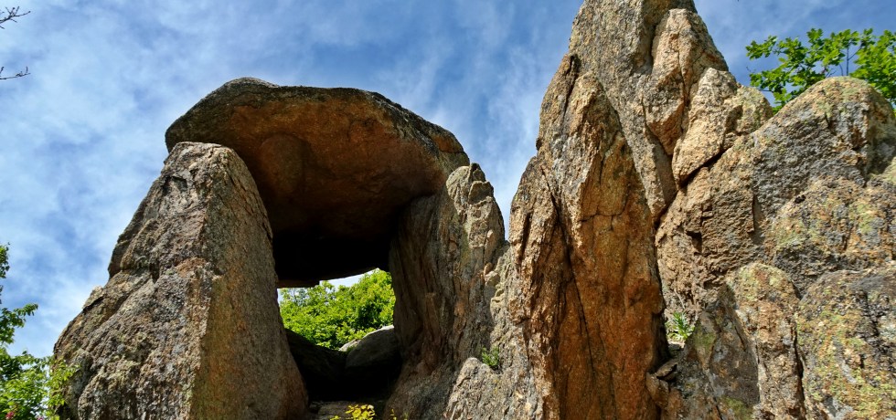 Плочата, Златосел, връх, долмен, Средна гора,