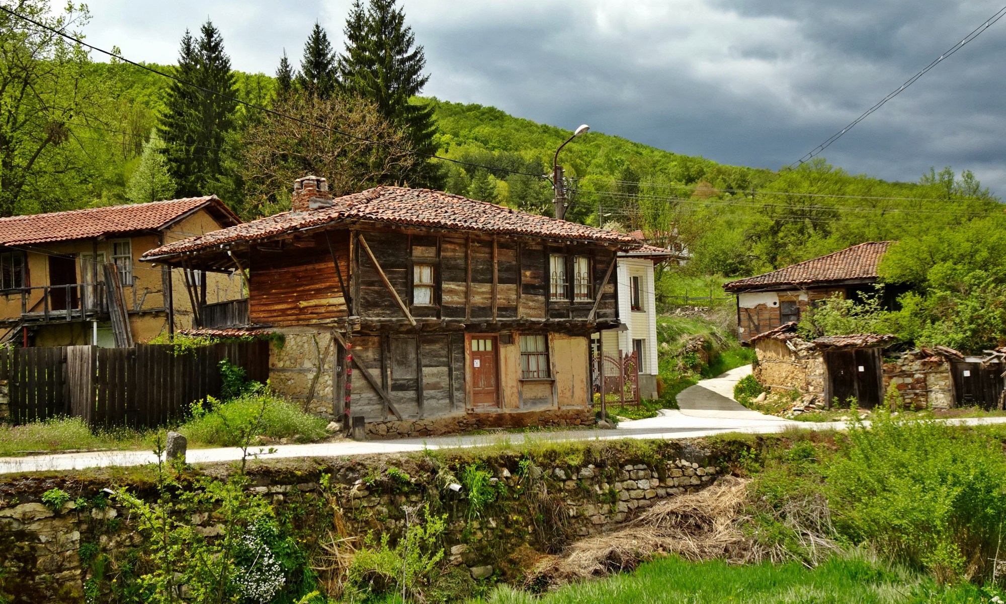 Свежен, Аджар, Средна гора, село