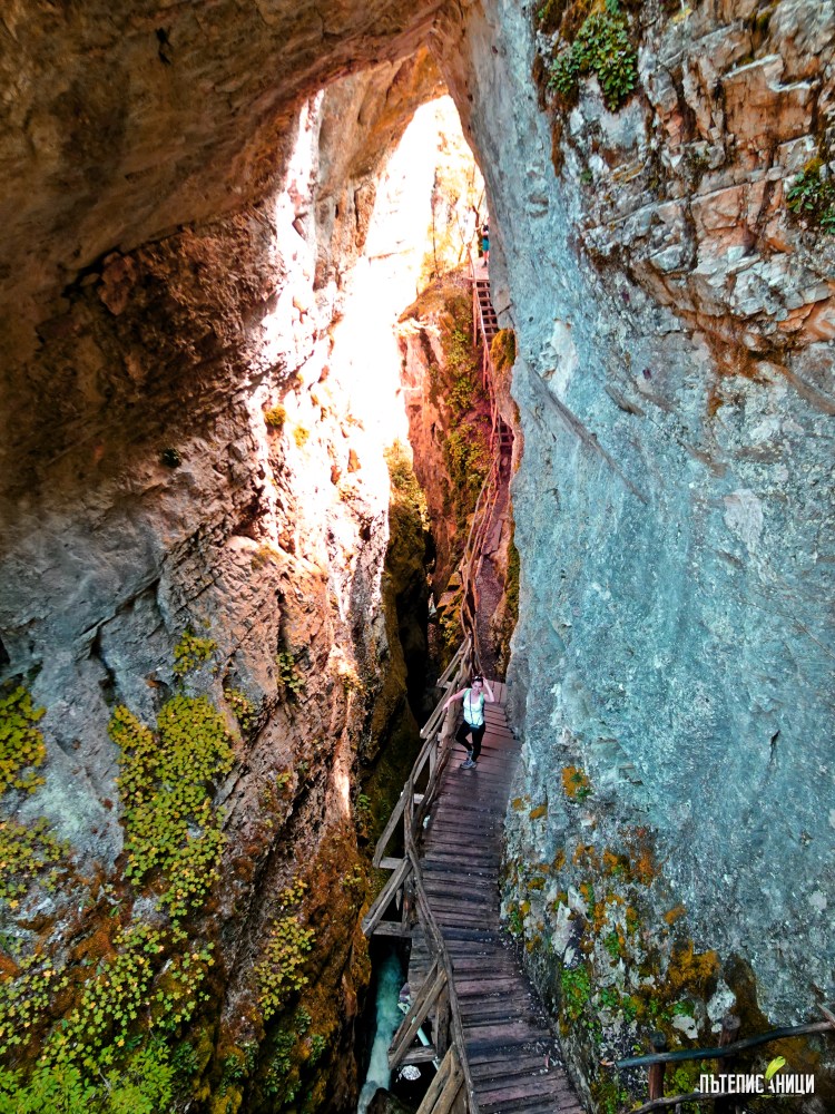Дяволски мост, Дяволска екопътека, Борино