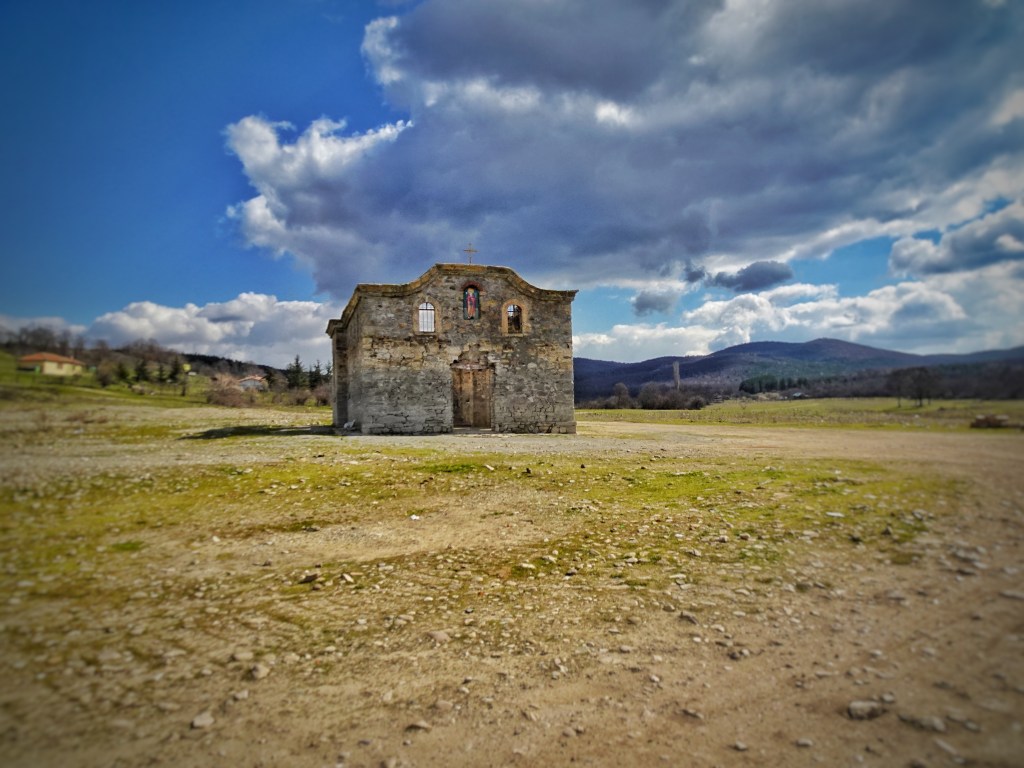 Под вода ли е „потопената“ църква на яз.&nbsp;Жребчево?